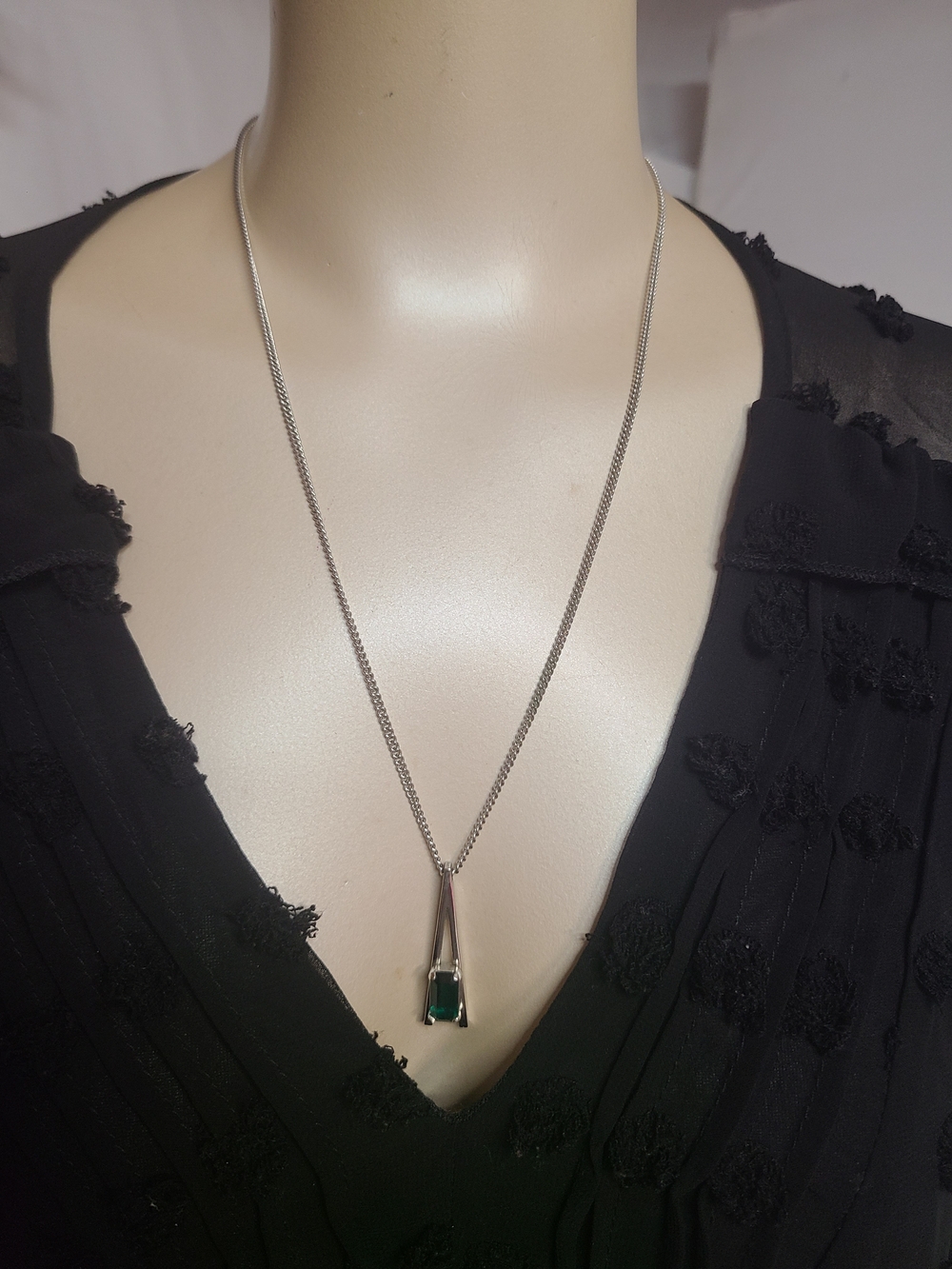 Avon Vintage Silver Tone Green Emerald Cut Pendant Necklace